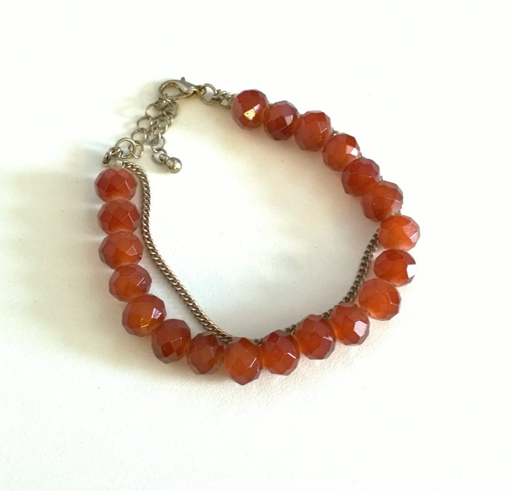 Armband mit braunen Steinen