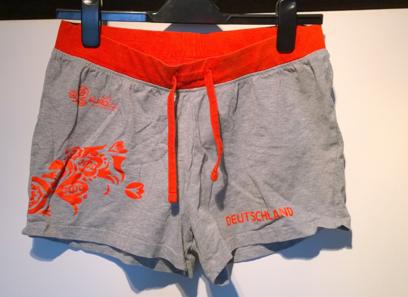 Sommershorts grau/rot Gr.40 Fußball, Deutschland