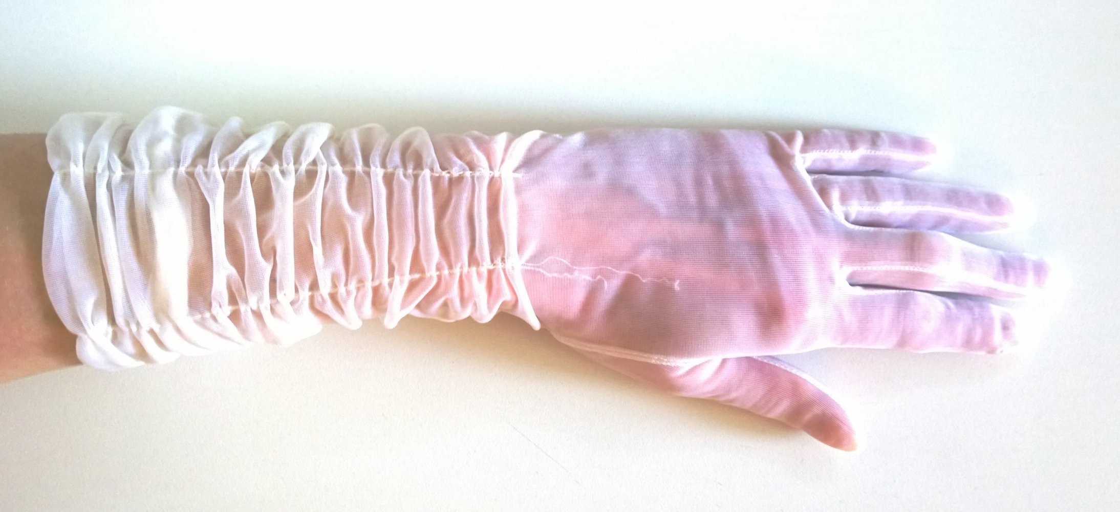  Brauthandschuhe, Hochzeitshandschuhe, Vintage 60er, lang, gerafft, weiß