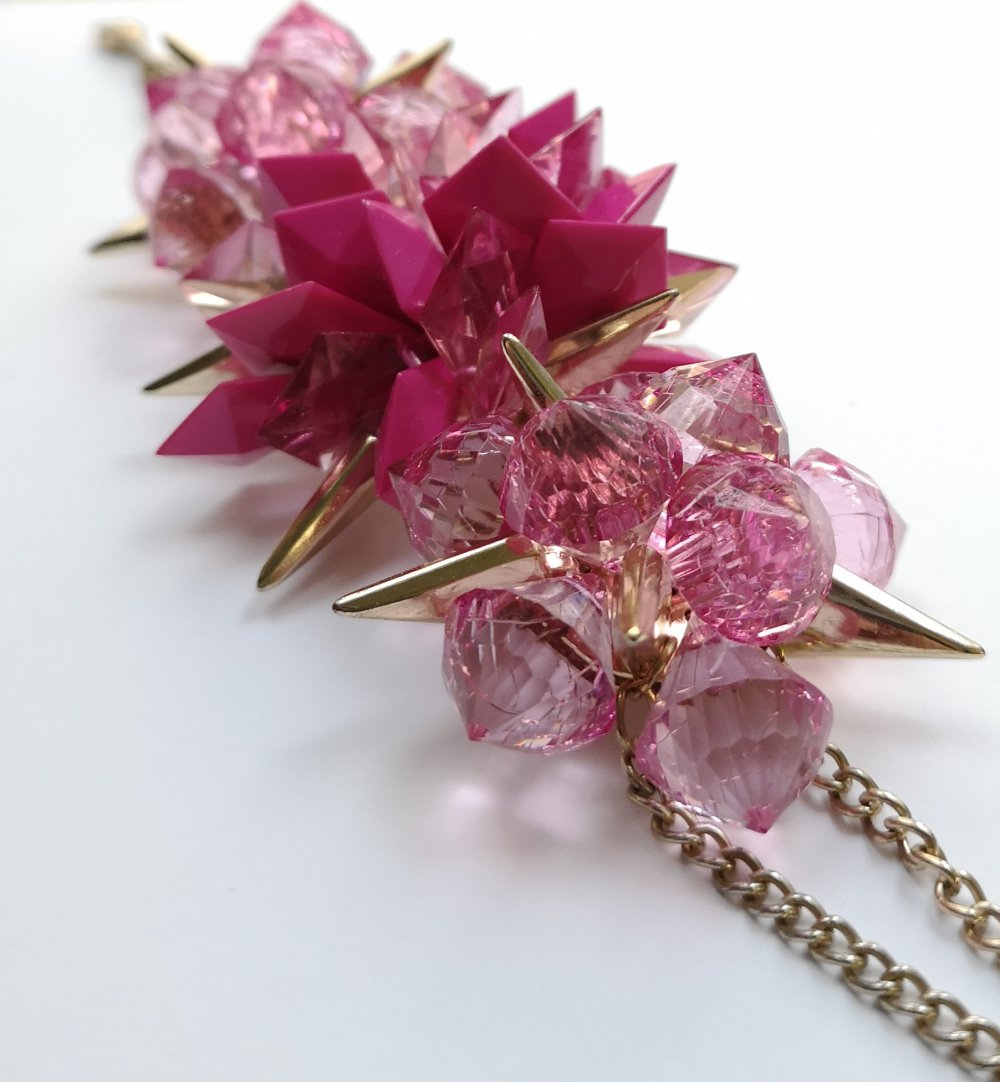 Armband in Pink mit Spikes 3D