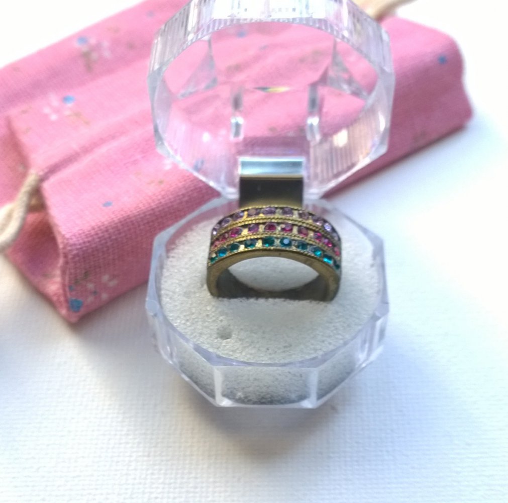 Ring, altgold, bunte Steine, Größe 17