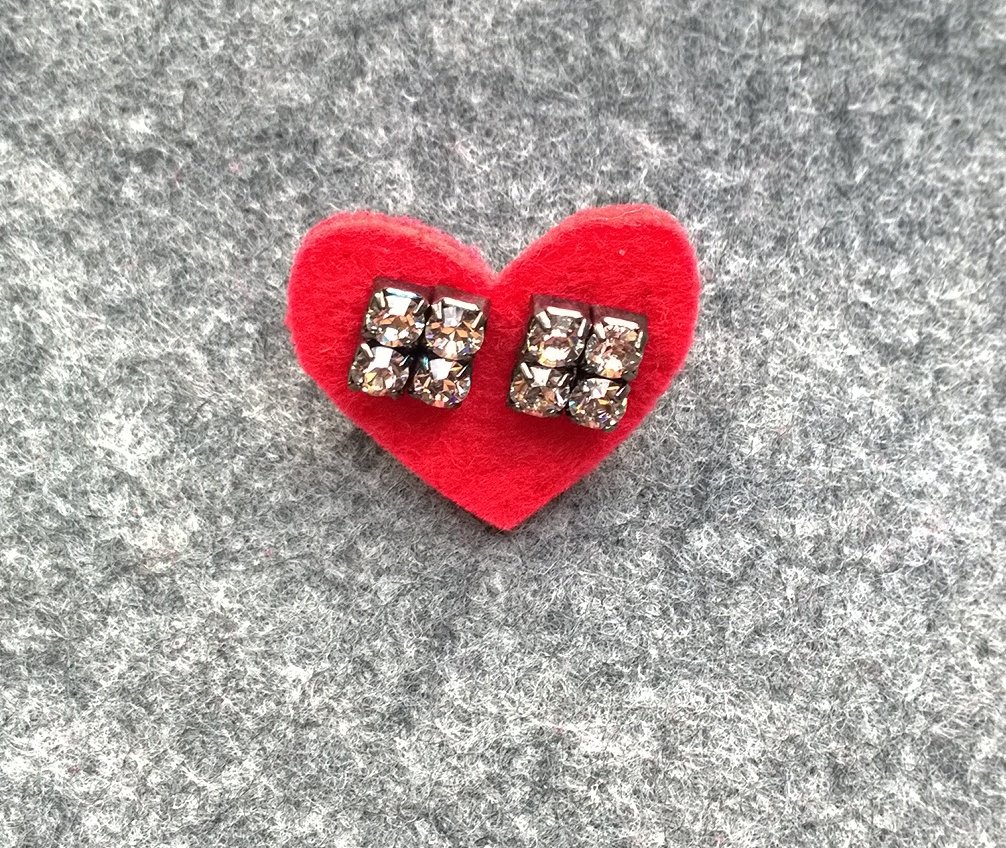 Ohrstecker Modeschmuck schwarz mit je 4 Steinen