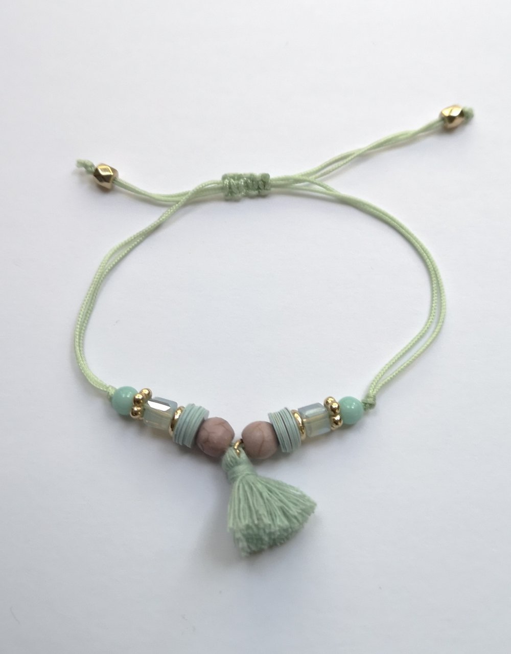 Filigranes Armband zum zuziehen in Pasteltönen