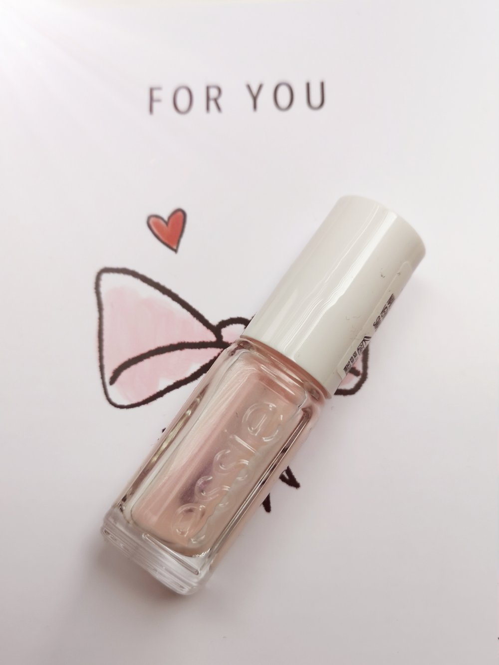 essie Nagellack rosa, nude, perlmutt 