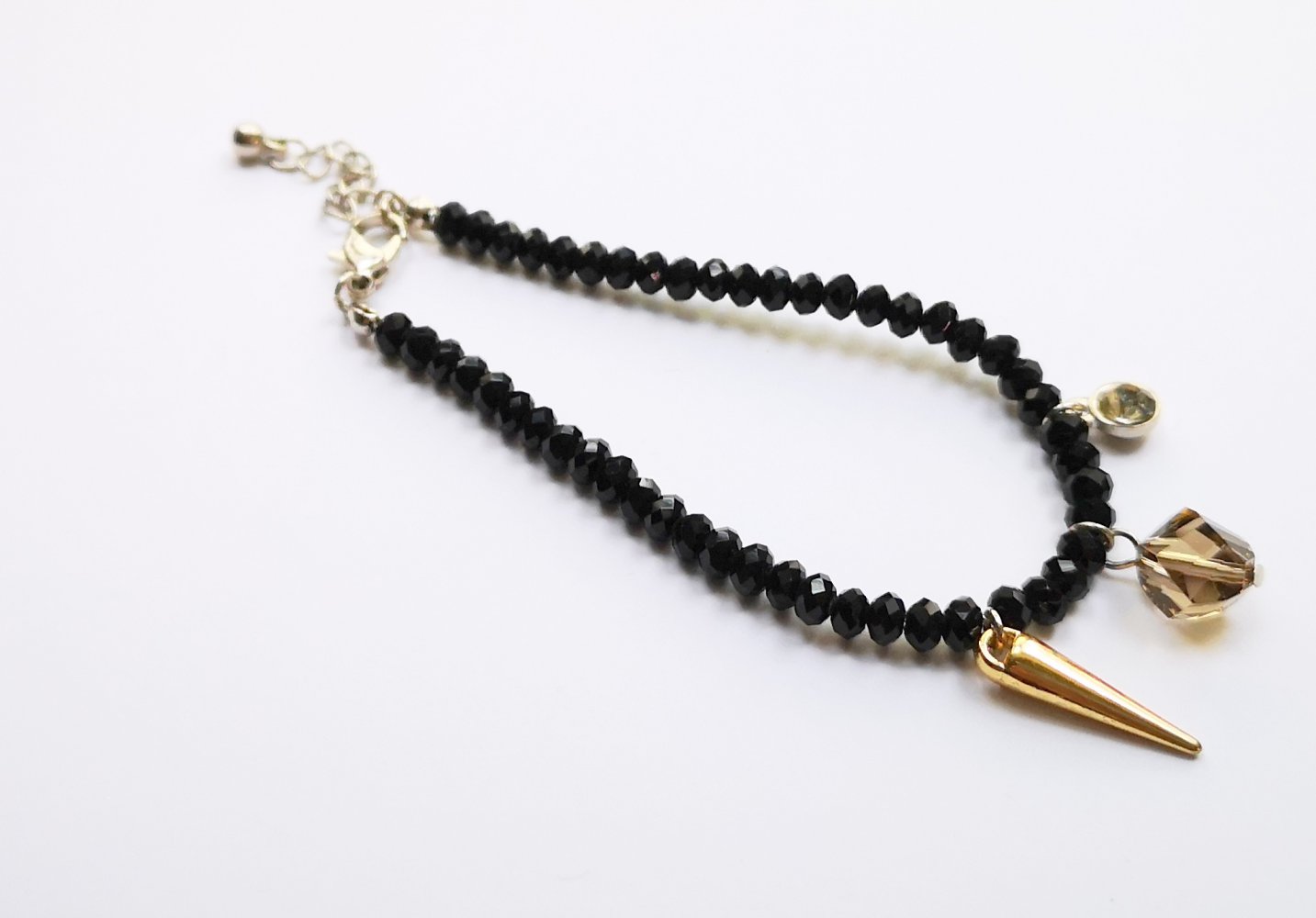 Armband filigran, schwarze Steine und Anhänger