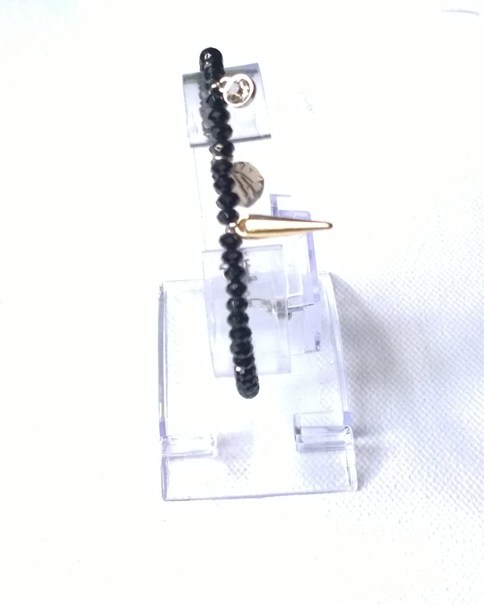 Armband filigran, schwarze Steine und Anhänger