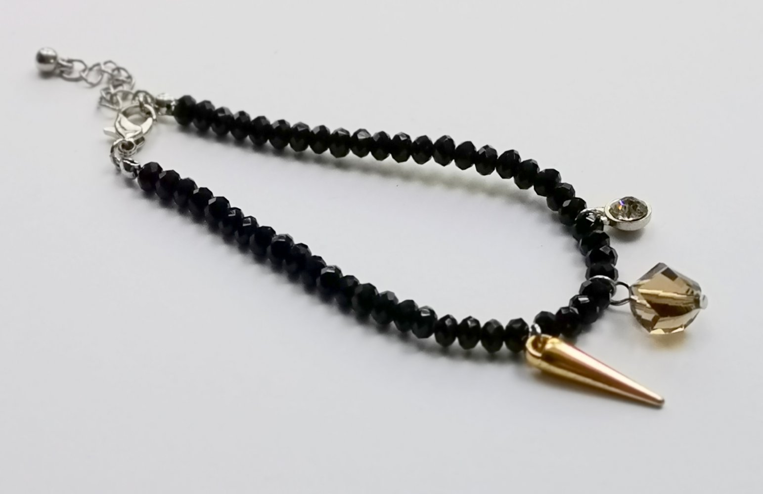 Armband filigran, schwarze Steine und Anhänger