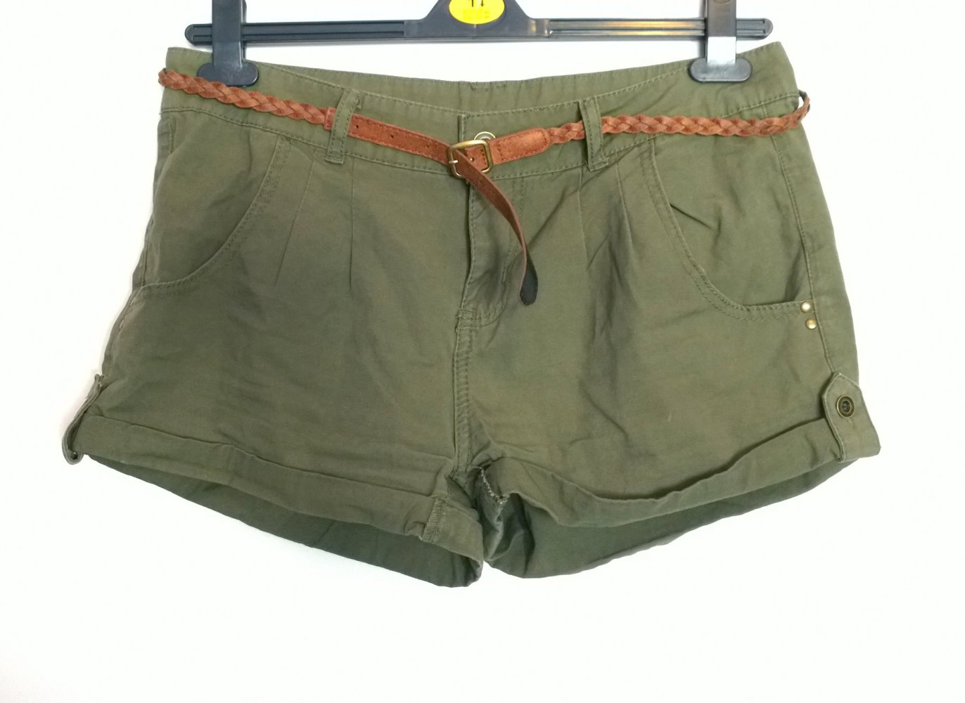  Shorts, Hotpants, Khaki mit Gürtel Gr.38