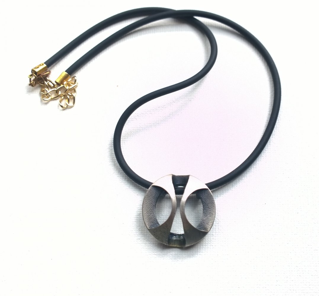  Kautschuk Kette mit silbernem Anhänger Modeschmuck