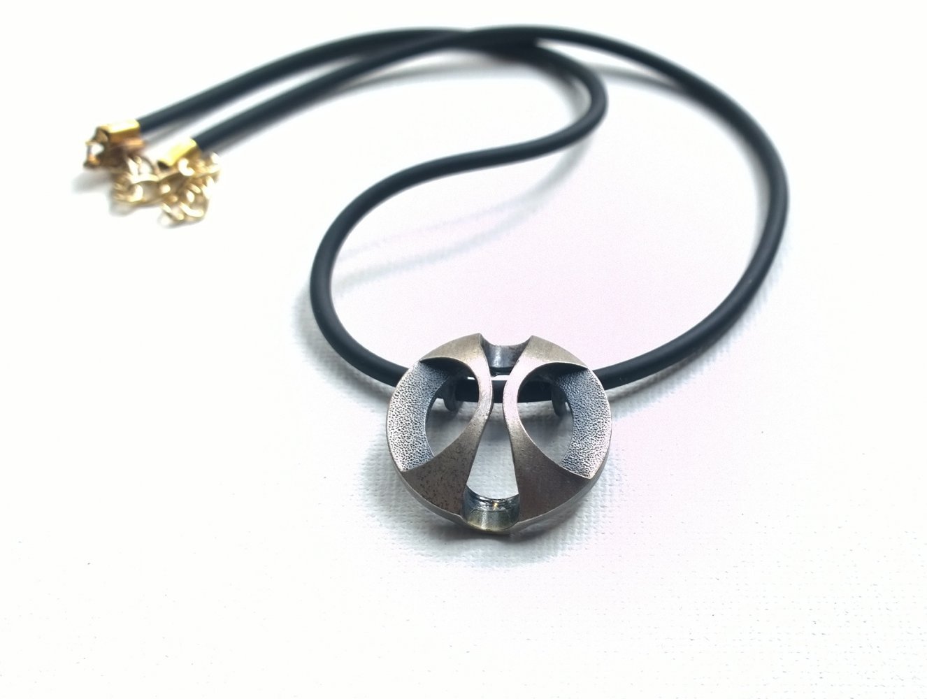  Kautschuk Kette mit silbernem Anhänger Modeschmuck