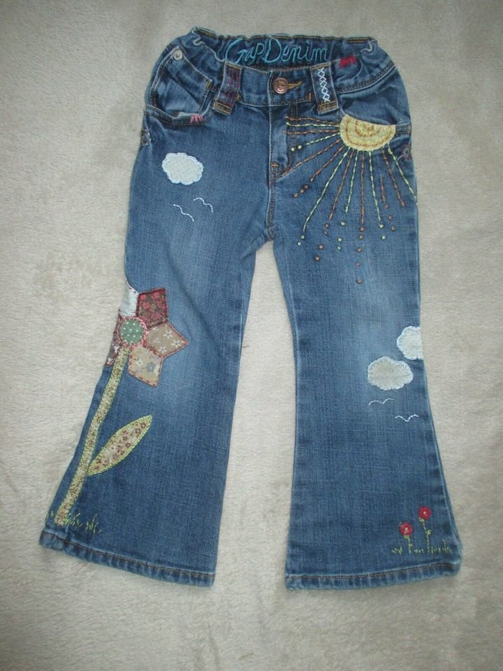 NEU mit Etikett * Stylisch * GIRL * Hippie * Blumen * Blüten * Flower * Stickerei * Patches * Schlag * Jeans- Hose 