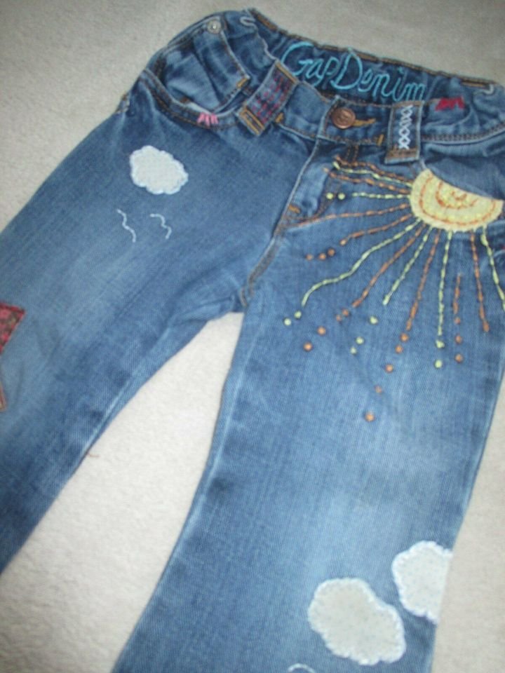 NEU mit Etikett * Stylisch * GIRL * Hippie * Blumen * Blüten * Flower * Stickerei * Patches * Schlag * Jeans- Hose 