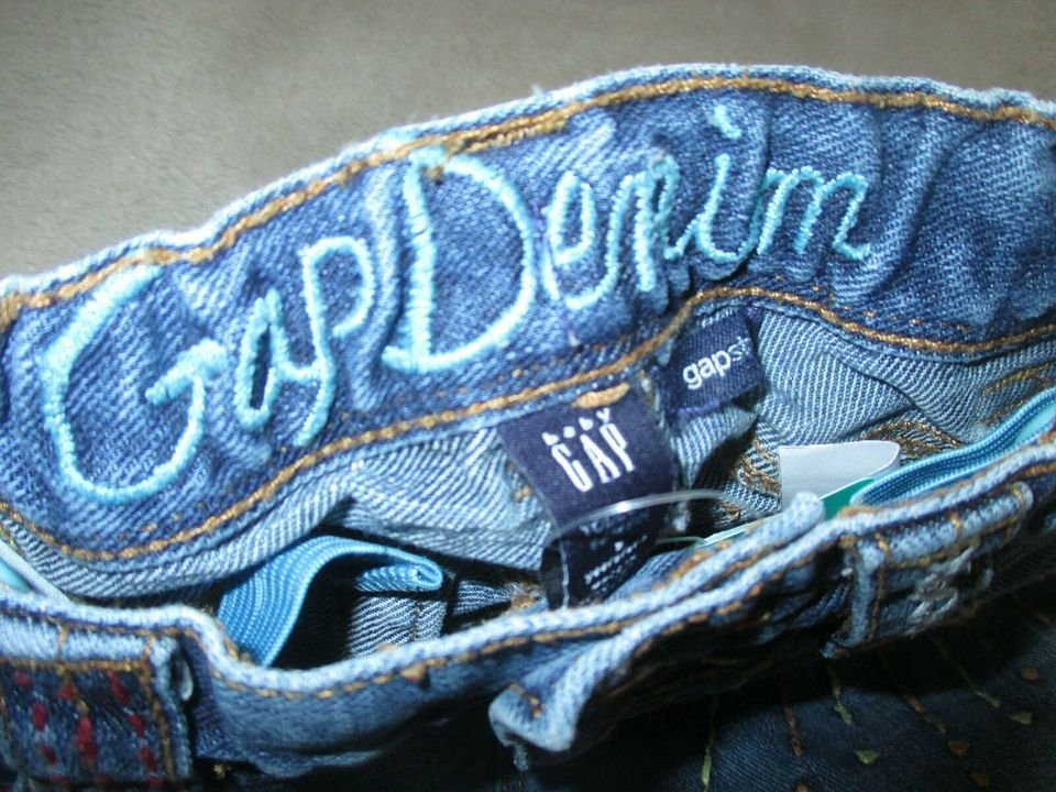 NEU mit Etikett * Stylisch * GIRL * Hippie * Blumen * Blüten * Flower * Stickerei * Patches * Schlag * Jeans- Hose 