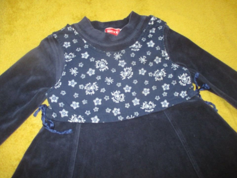 NEU * Niedlich * kuschelweich * Girls * Mädchen * 3D Blüte * Trompeten- Ärmel * Nicky * Niki * Samt * Kleid 
