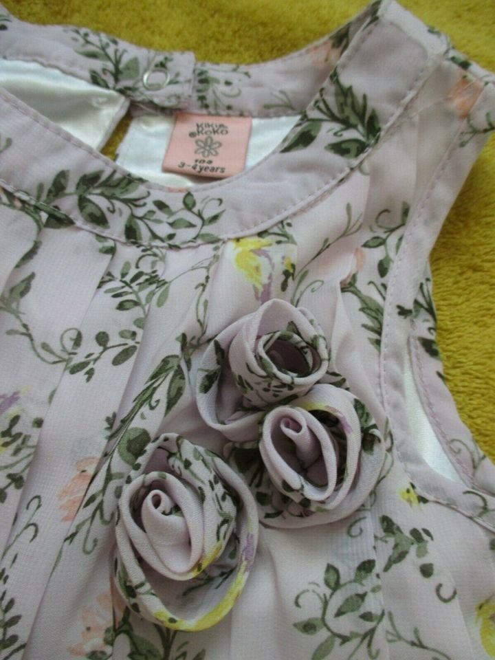 NEU * Niedlich * Girls * Mädchen * 3D Blumen * Blüte * Flower- Power * Seiden Chiffon * Sommer * A-Linie * Plisseè * Kleid 