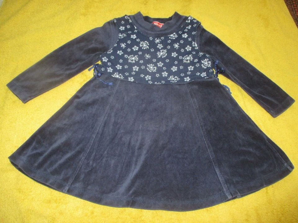 NEU * Niedlich * kuschelweich * Girls * Mädchen * 3D Blüte * Trompeten- Ärmel * Nicky * Niki * Samt * Kleid 