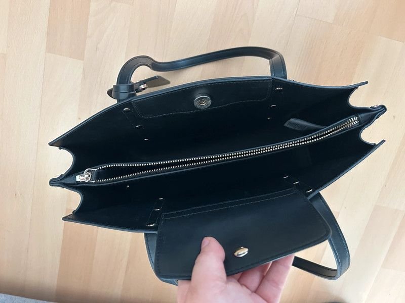 Guess Handtasche mit Nieten 