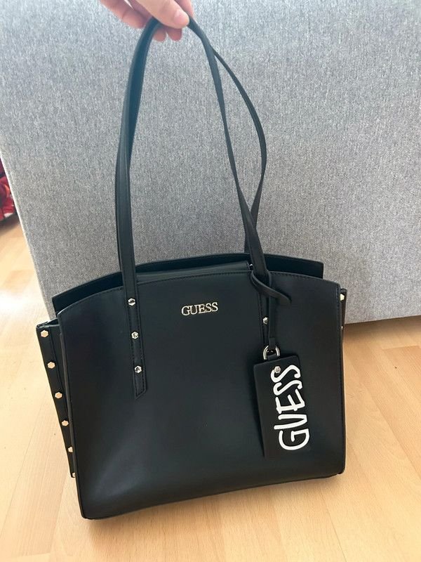 Guess Handtasche mit Nieten 