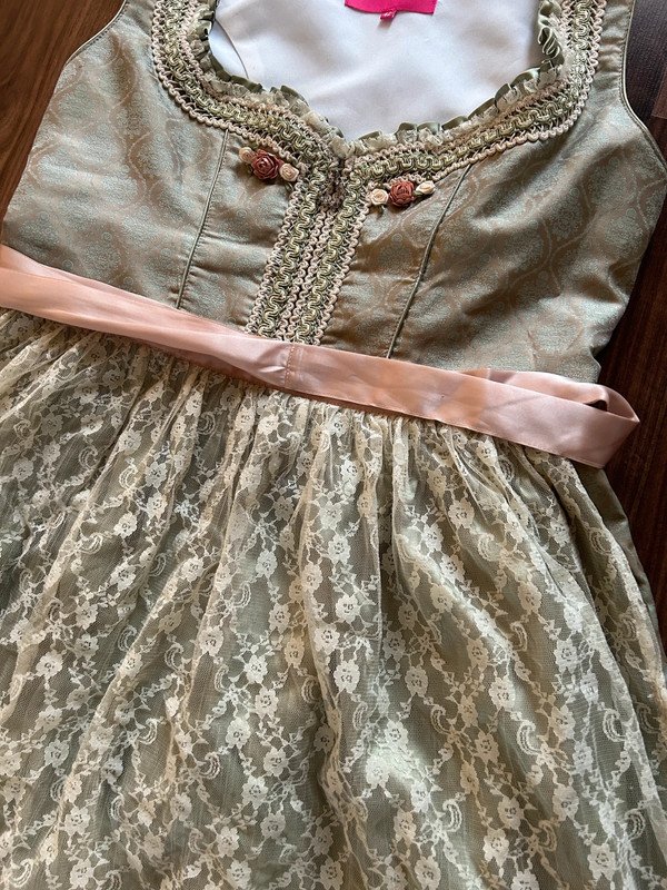 Krüger Dirndl Hellgrün mit Spitze 