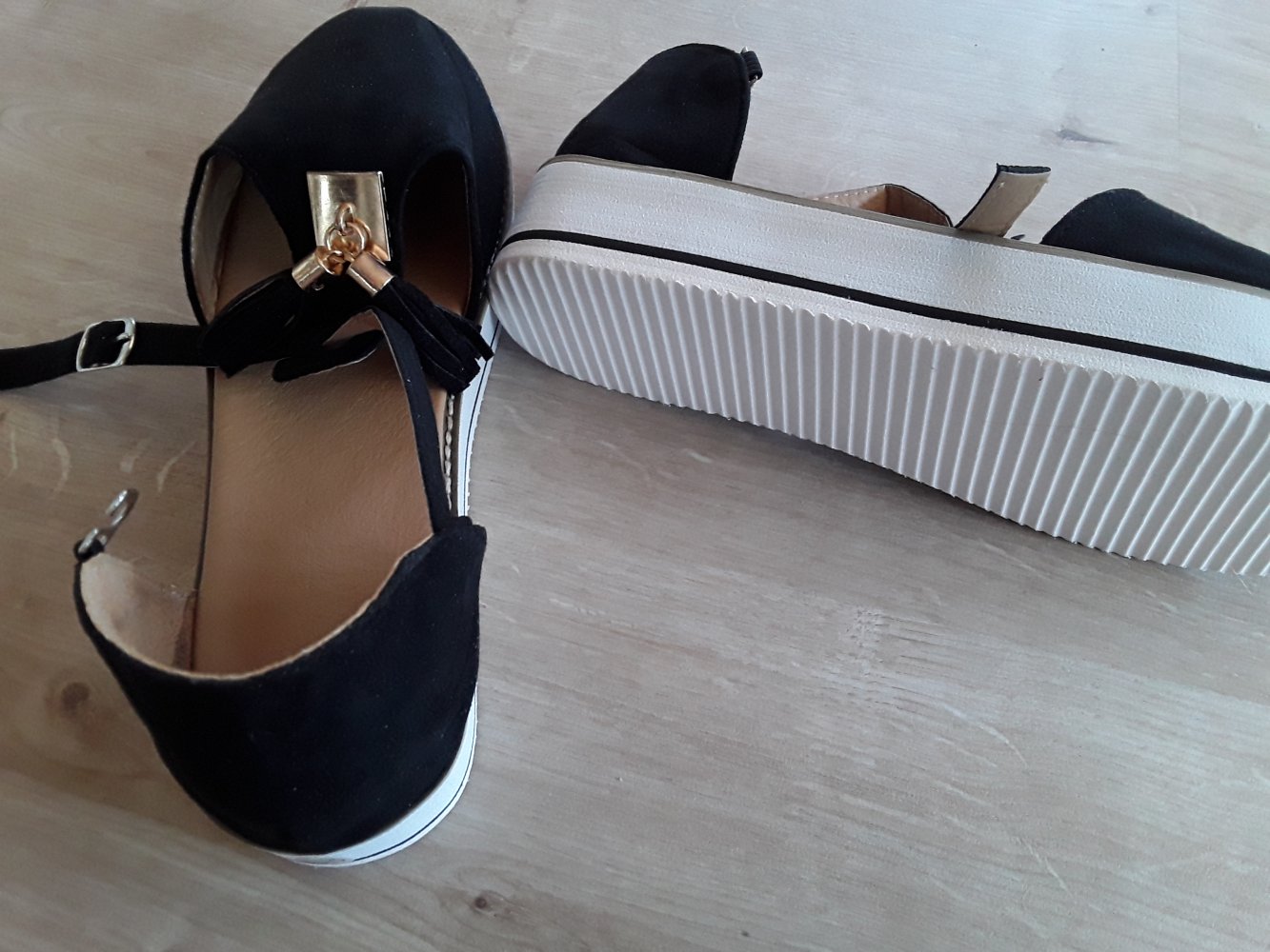 Schwarze Plateauballerinas