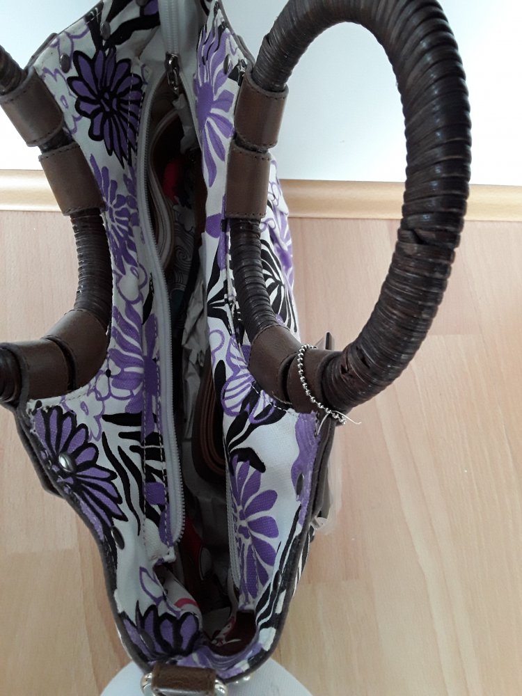 Lila-weiße Tasche