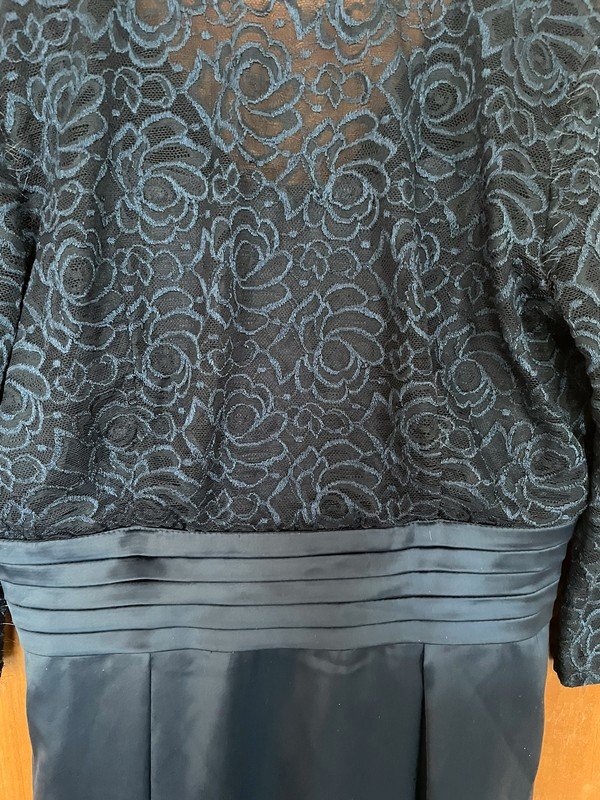 Blaues Maxikleid mit Spitzenoberteil *Mengenrabatt*