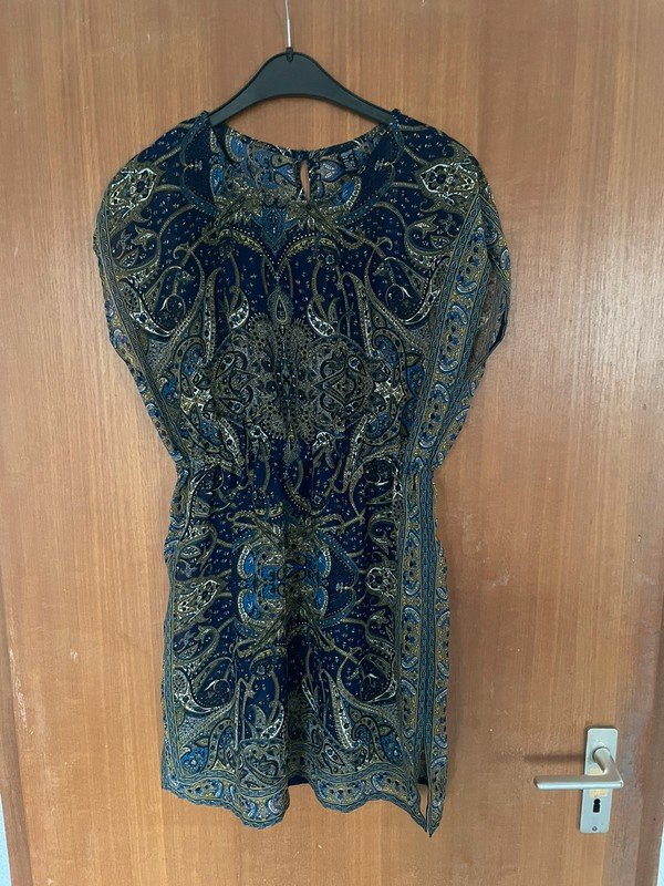 blau gemustertes Kleid im Paisley-Muster von Mango *Mengenrabatt*