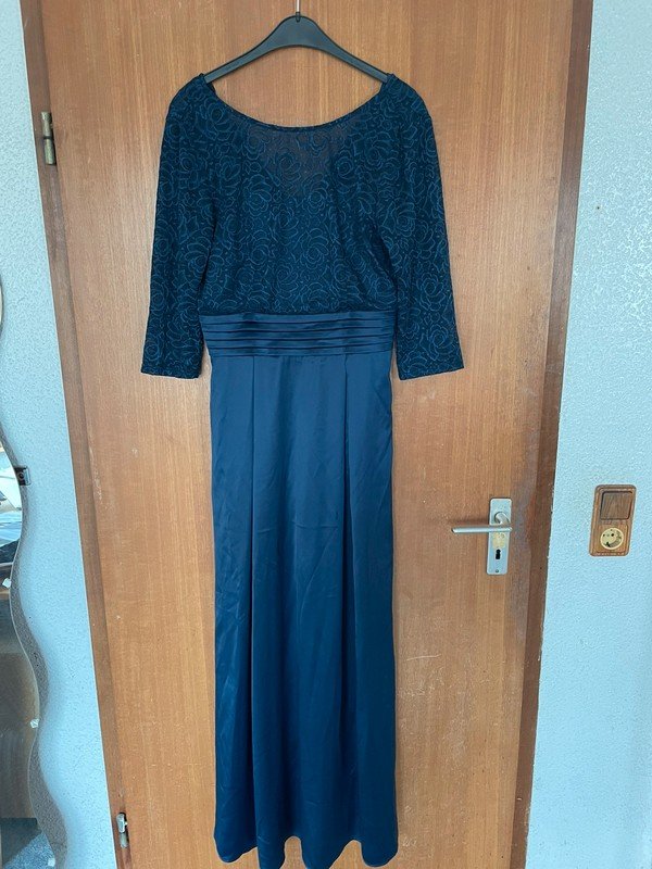 Blaues Maxikleid mit Spitzenoberteil *Mengenrabatt*