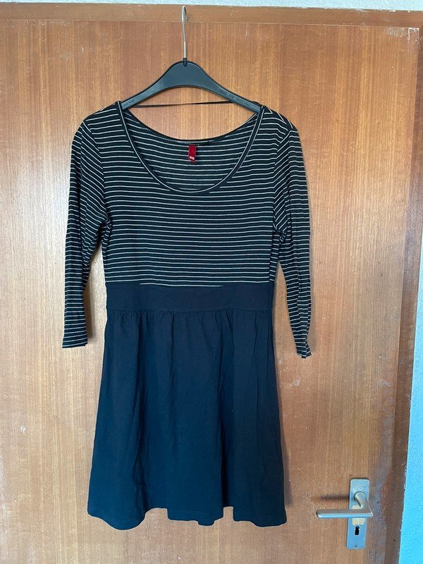 Schwarz-weiß gestreiftes Baumwollkleid *Mengenrabatt*