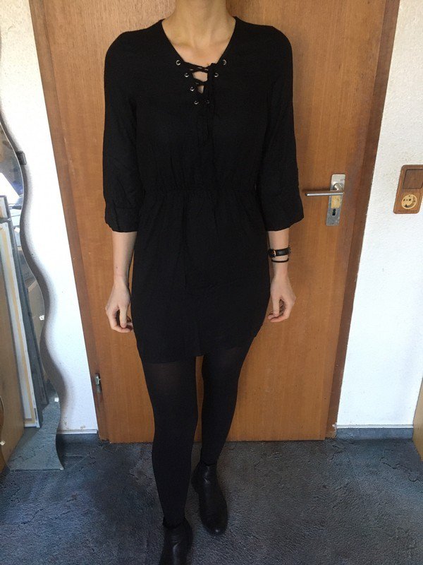 Schwarzes Kleid *Mengenrabatt*