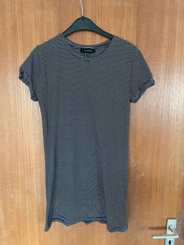 Gestreiftes Longshirt/Kleid aus Viskose *Mengenrabatt*