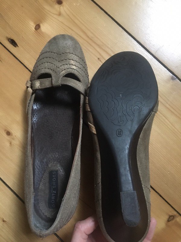 Goldene Keilabsatzschuhe *Mengenrabatt*