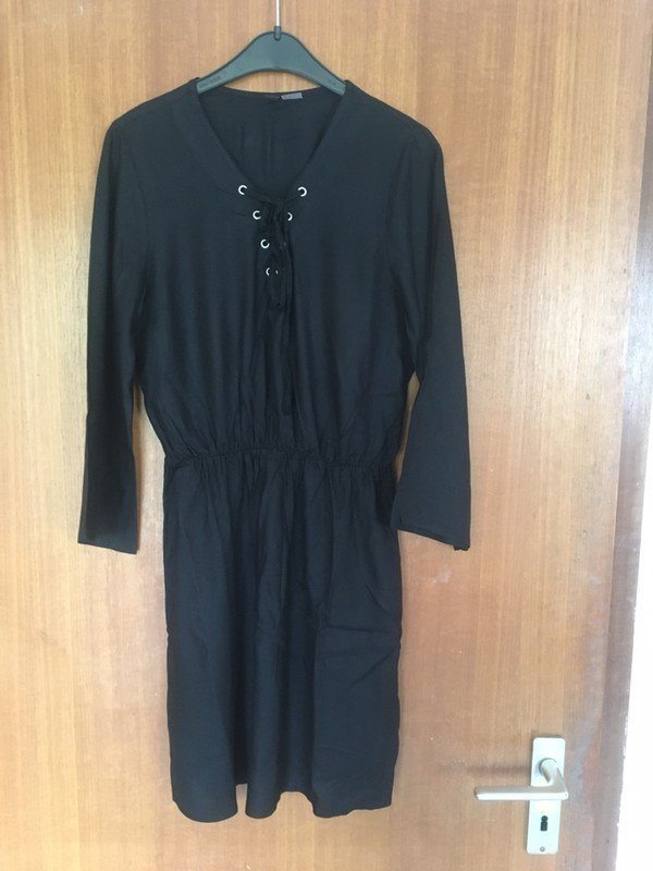 Schwarzes Kleid *Mengenrabatt*