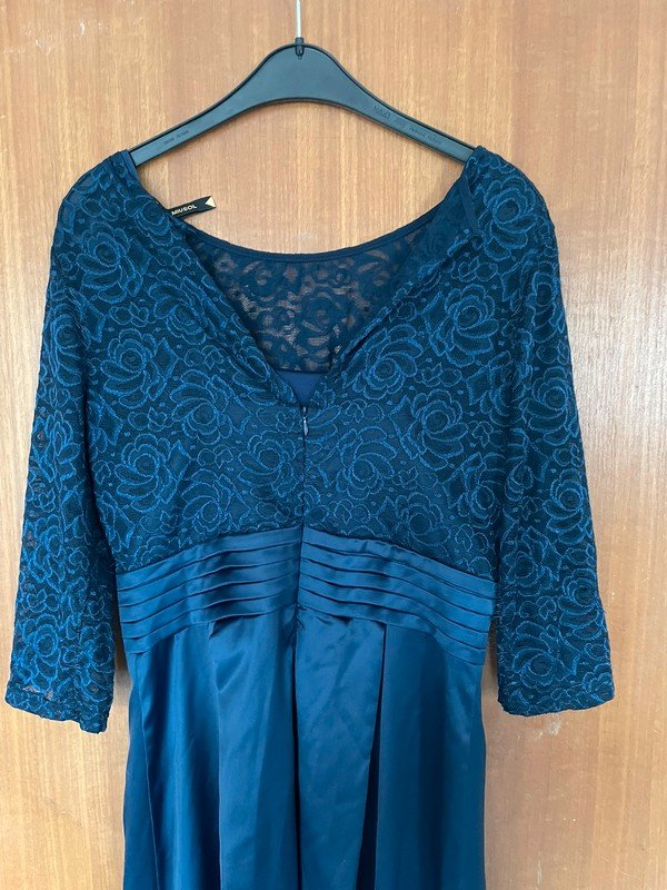 Blaues Maxikleid mit Spitzenoberteil *Mengenrabatt*