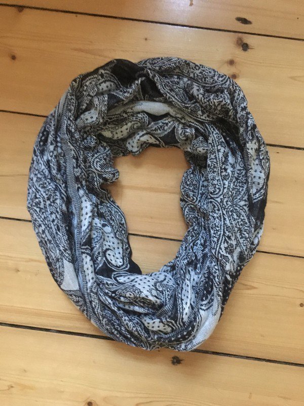 Schwarz-grau gemusterter Viskose-Schlauchschal *Mengenrabatt*