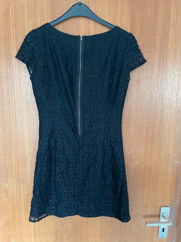 Schwarzes Spitzenkleid von Zara *Mengenrabatt*