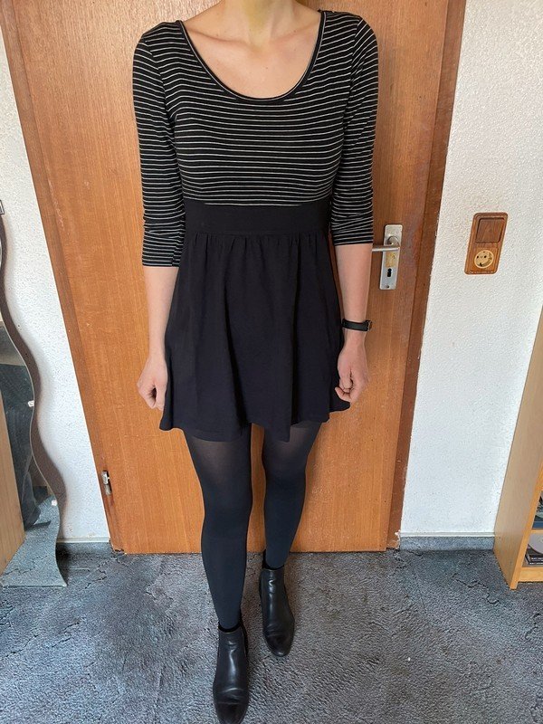 Schwarz-weiß gestreiftes Baumwollkleid *Mengenrabatt*