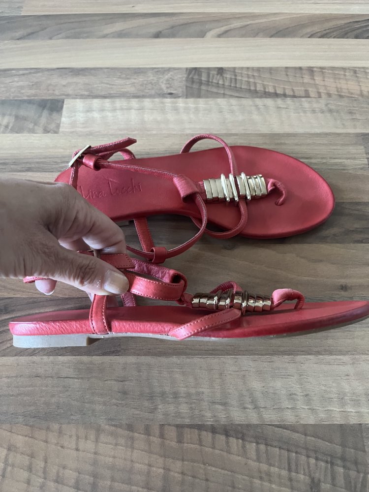 Lina Locchi Sandalen Gr.37 rot mit goldenen Details