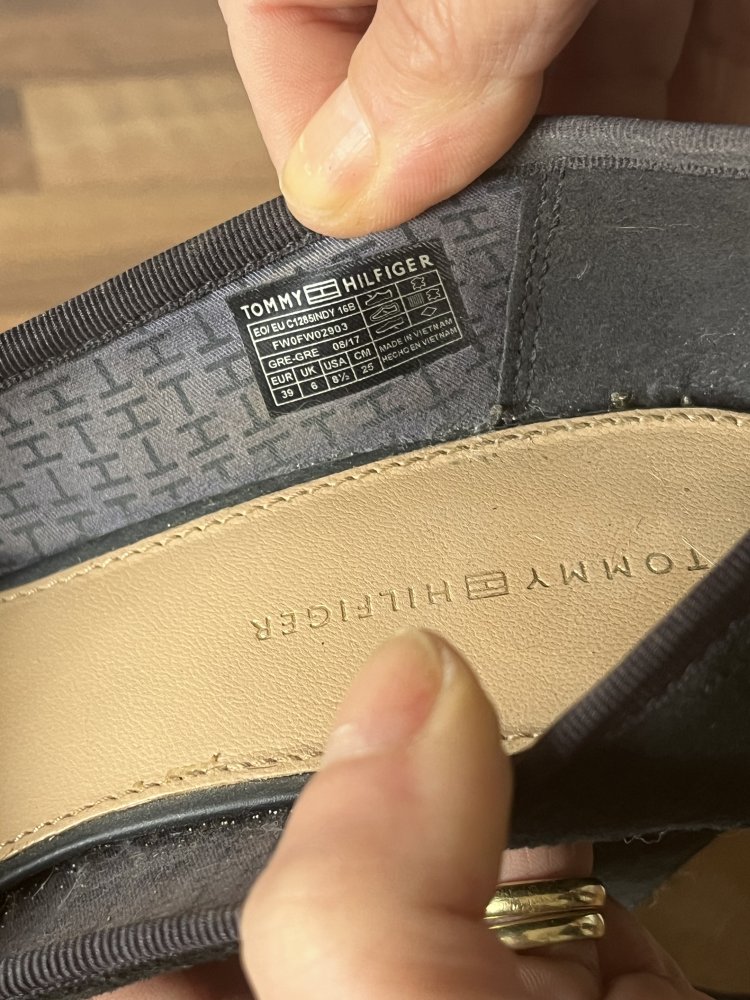 Tommy Hilfiger Leder Pumps Gr.39 Marineblau mit kleinen Schleifen, super gehbarer Absatz