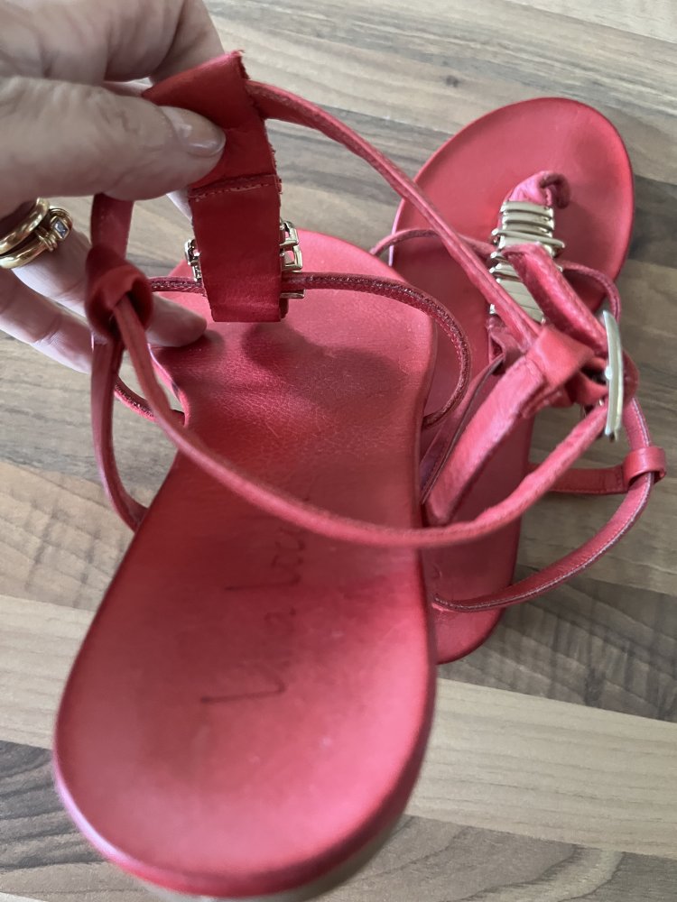 Lina Locchi Sandalen Gr.37 rot mit goldenen Details