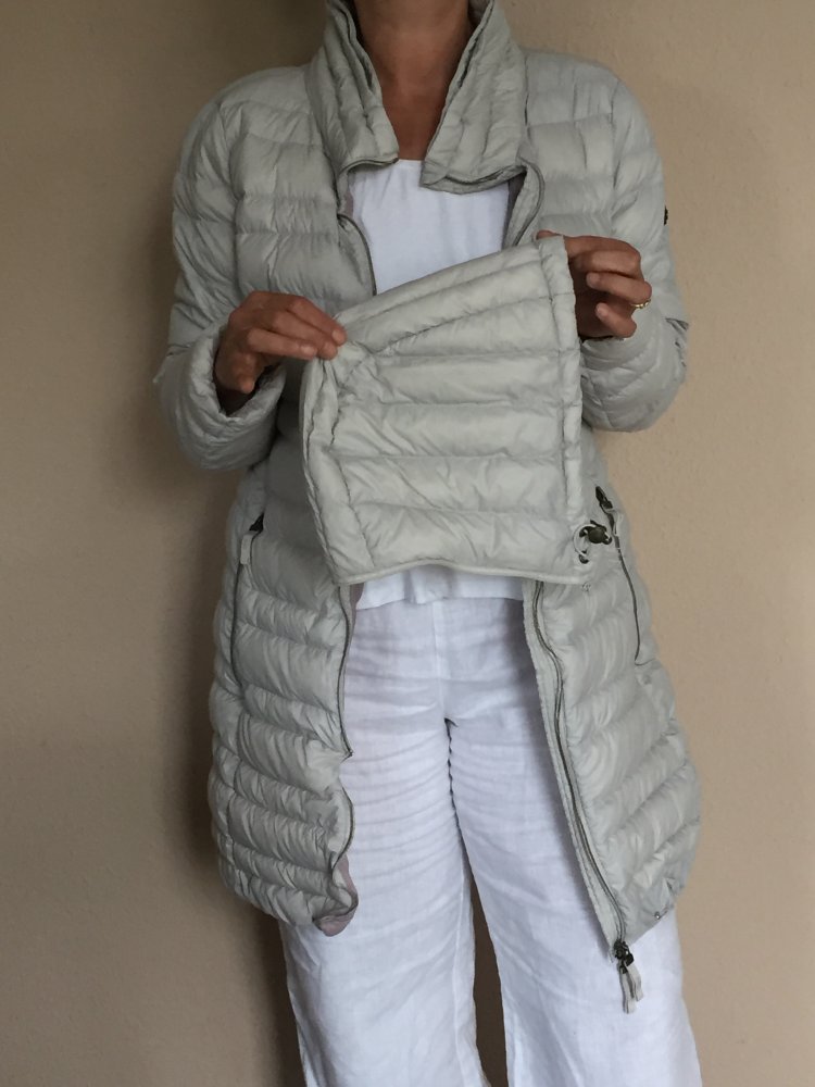 EDC Daunenmantel mit abnehmbarer Kapuze Gr.42 hellgrau / flieder