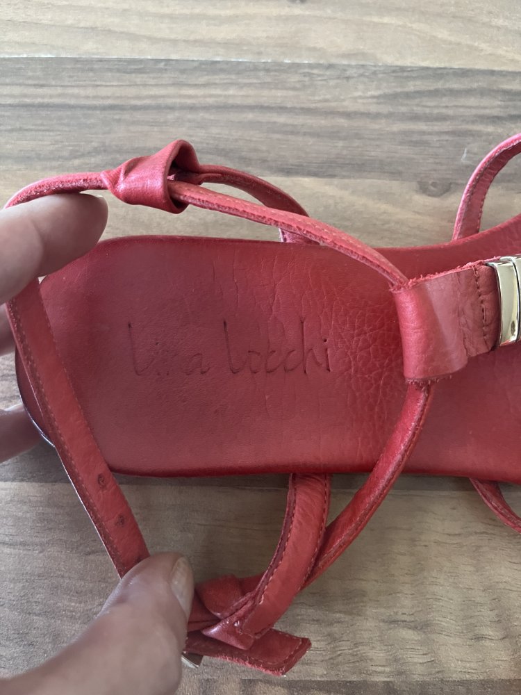 Lina Locchi Sandalen Gr.37 rot mit goldenen Details