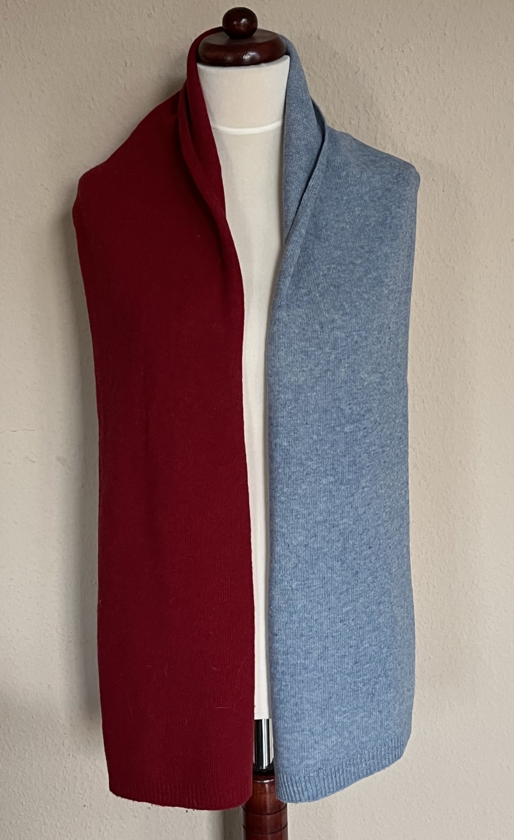 Montego Lammwolle Schal Dualfarben Strick in Rot / Hellblau