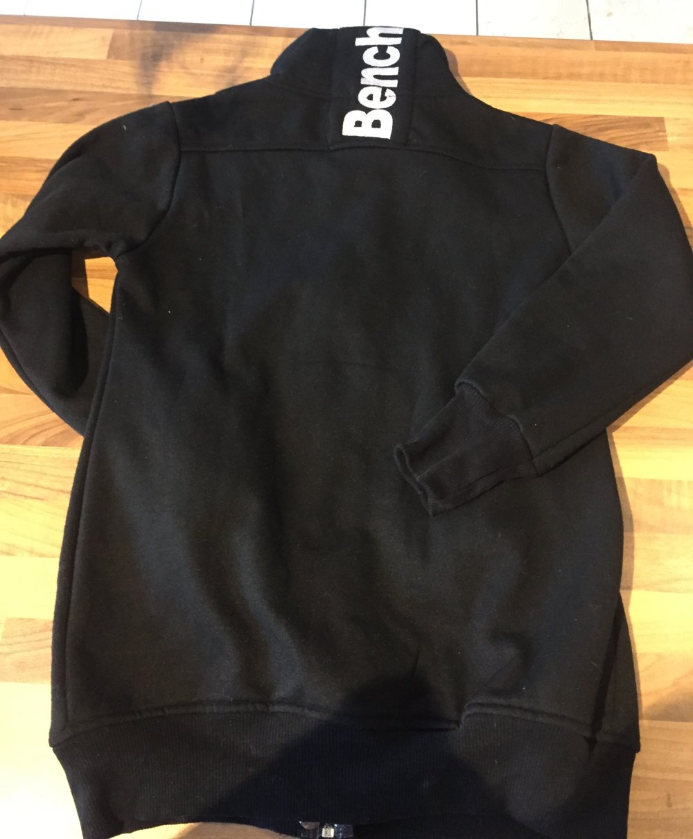 Bench Trainingsjacke Gr.S /176 kuschelig und etwas länger