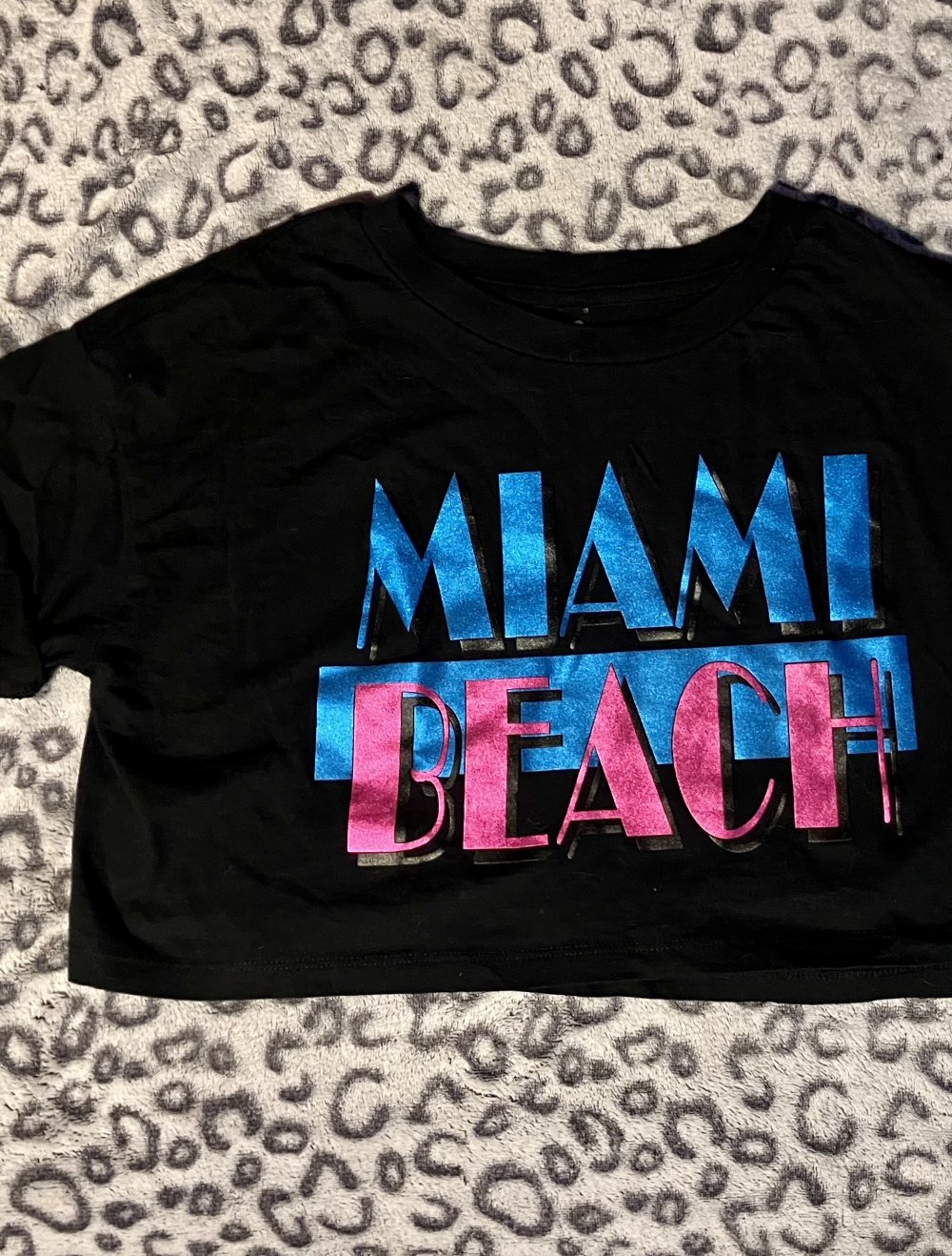 Crop Top mit Metallic „Miami Beach“ Print | Gr.S