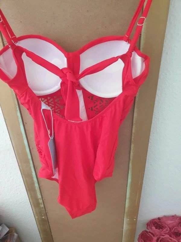 NEU mit ETIKETT * Sexy * ausgefallen * Cut Outs * Lace-Ausstanzungen * Lochspitze * Badeanzug * Body * Einteiler 