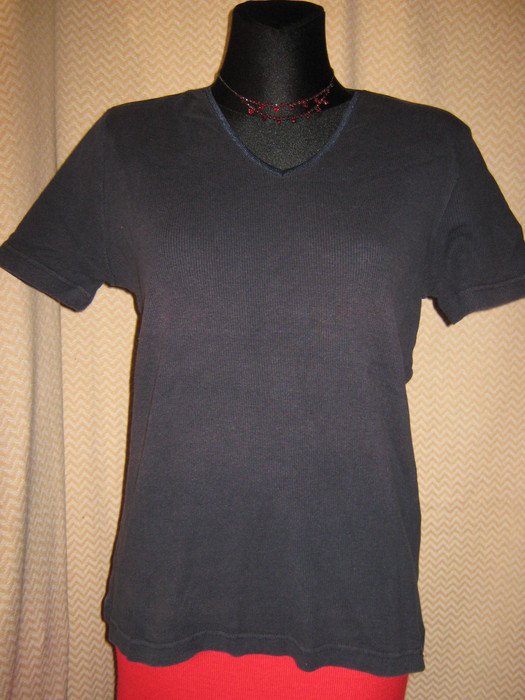 Klassisch * modern * Herren oder auch Damen * Unisex * Rippen * V- Ausschnitt * Bodycon * T- Shirt 