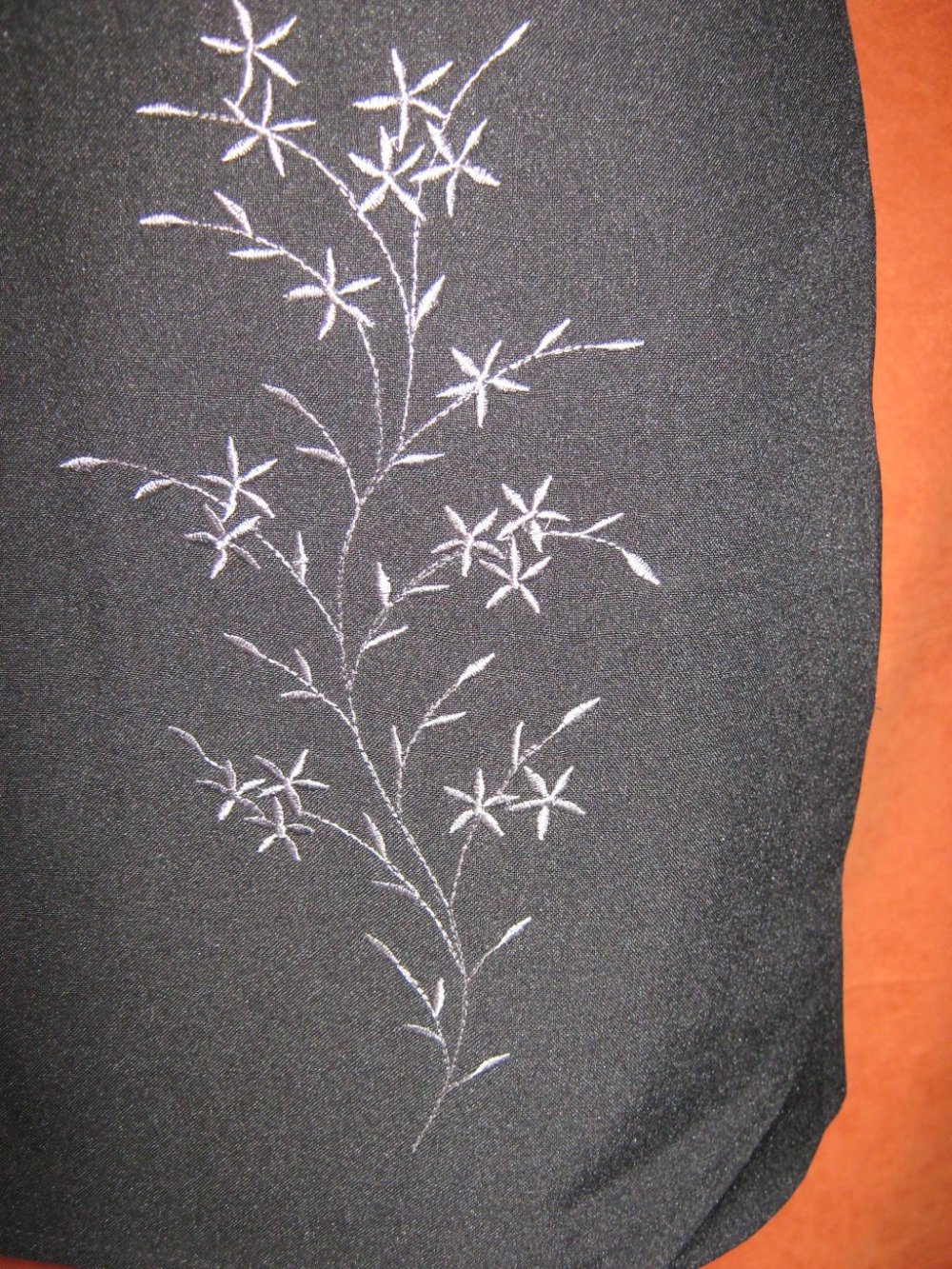 NEUw * Sexy * DESIGNER * Mikro * Mini * Go- Go * Rock mit Blumen * Blüten * Stickerei * Gr. 32- 34/ XS * schwarz * Gothic *