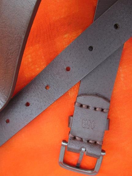 NEU * Edel * klassisch * sportiv * Herren oder Damen * Unsisex * DESIGNER * Style * Echt- Leder * Gürtel * dunkel- schoko- braun * antik * alt silber *