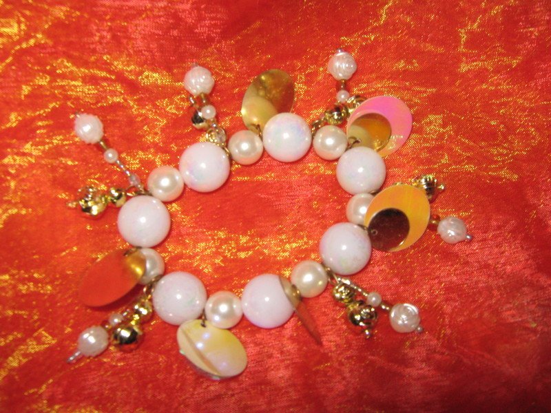 NEU * Ausgefallen * extravagant * stylisch * wie Bettel * Perlen * Armband * weiß * gold *